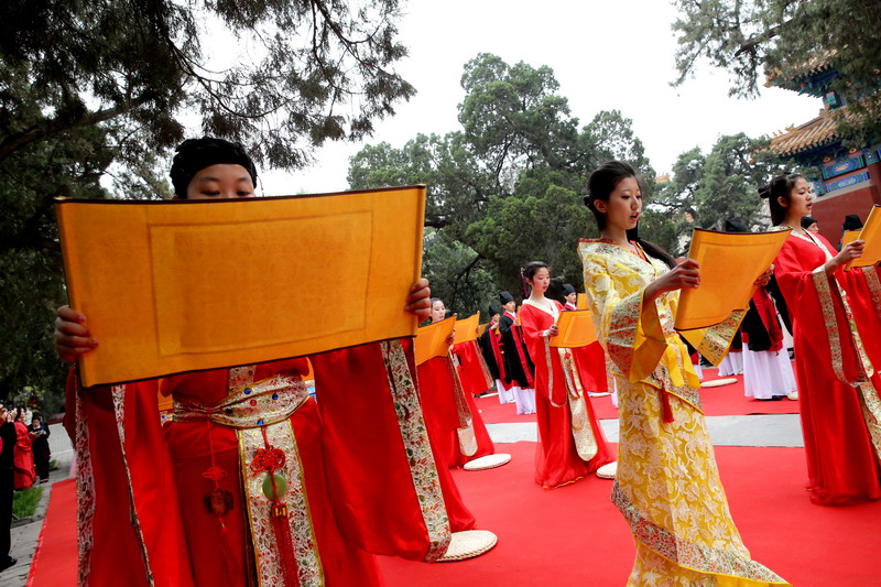 Ritual honors Confucius, parents