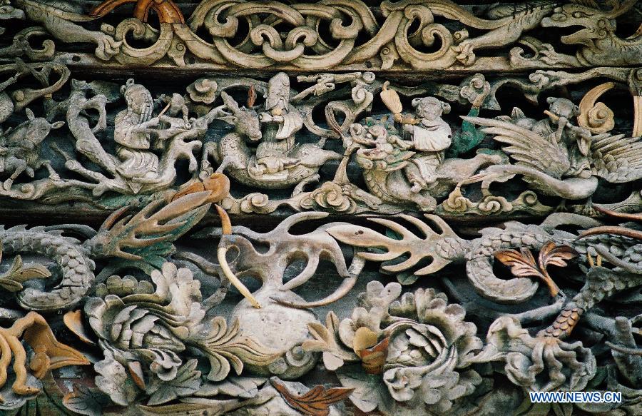 Architectural sculptures preserved in Henan