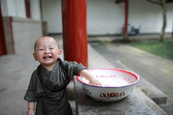 Xichan Temple's little monk hits the Internet