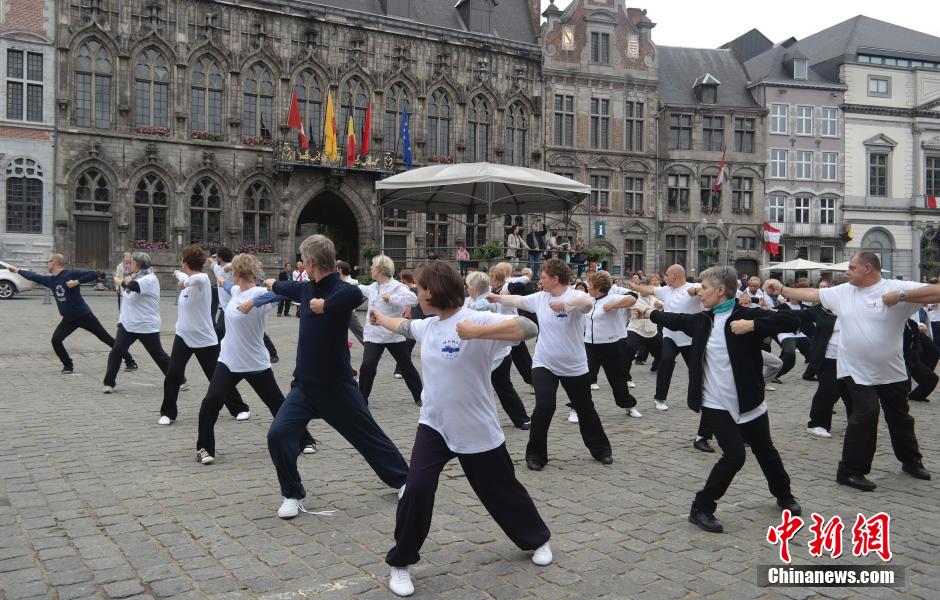 Chinese <EM>qigong</EM> gets popular in the world