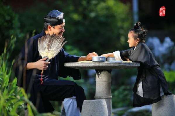 Cute photos of a little Taoist nun