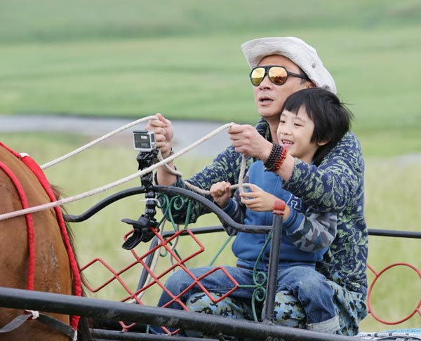 'Dad Where're We Going?' on Hulunbuir grassland