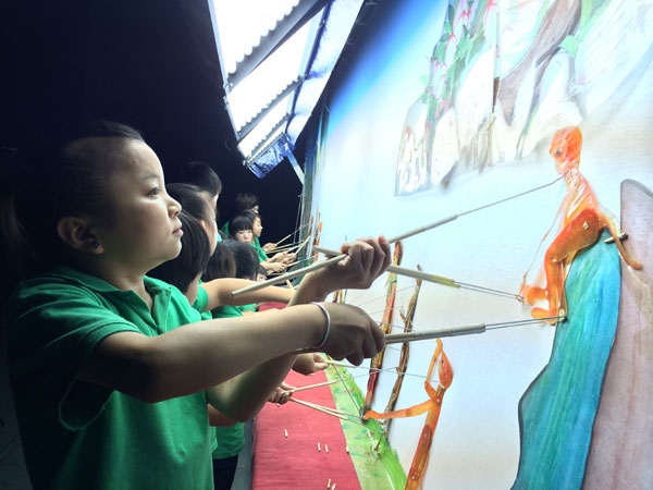 Little puppeteers add vitality to ancient folk art