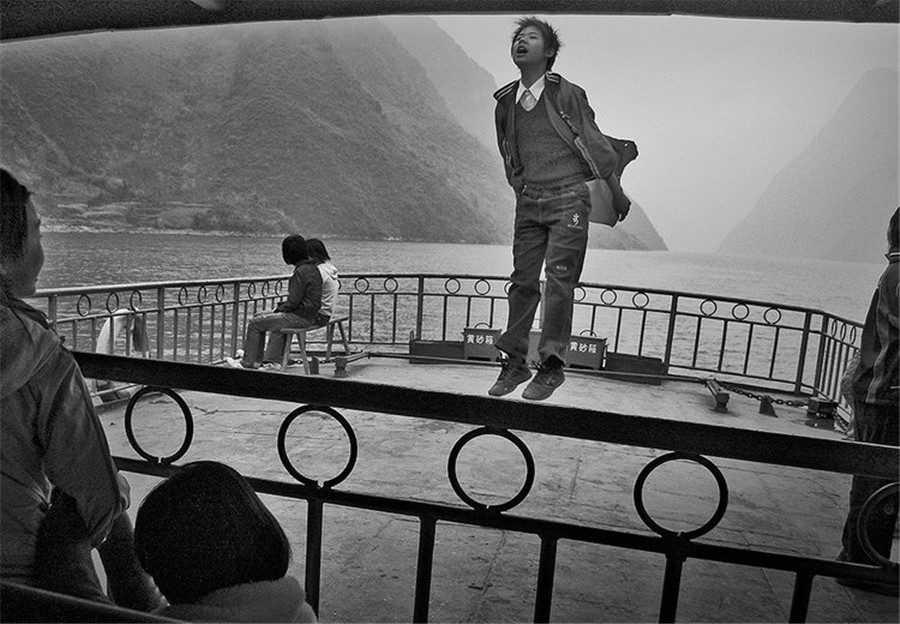 Photographer captures life along the Yangtze River in post-Three Gorges era