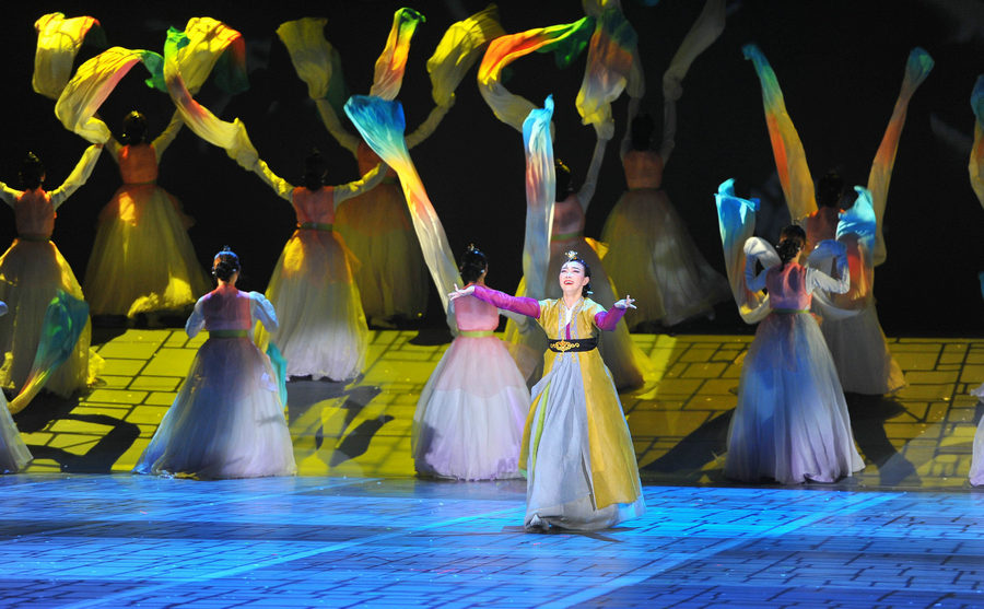 Korean ethnic dance drama shines in Beijing