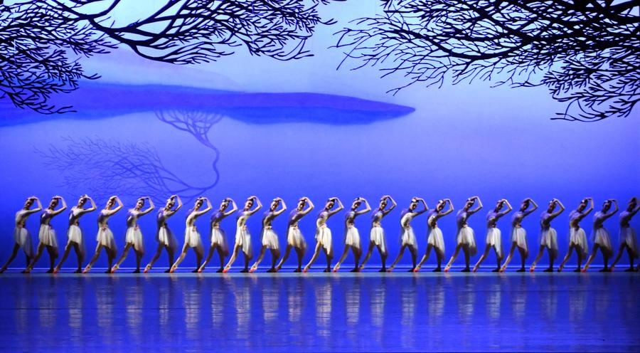 Dance drama 'Crested Ibises' staged in Nanning