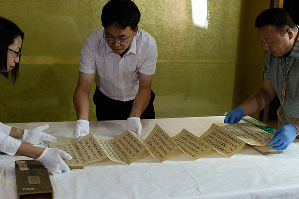 Palace Museum shows artifacts in Hong Kong