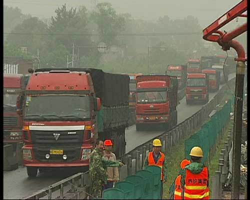 京張高速被稱造價(jià)30億停車場(chǎng) 堵車已影響工農(nóng)業(yè)