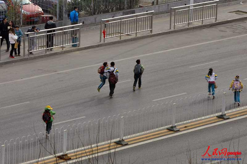 五花八門的中國式過馬路（組圖）