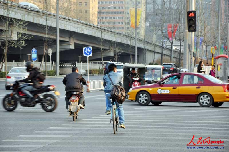 五花八門的中國式過馬路（組圖）