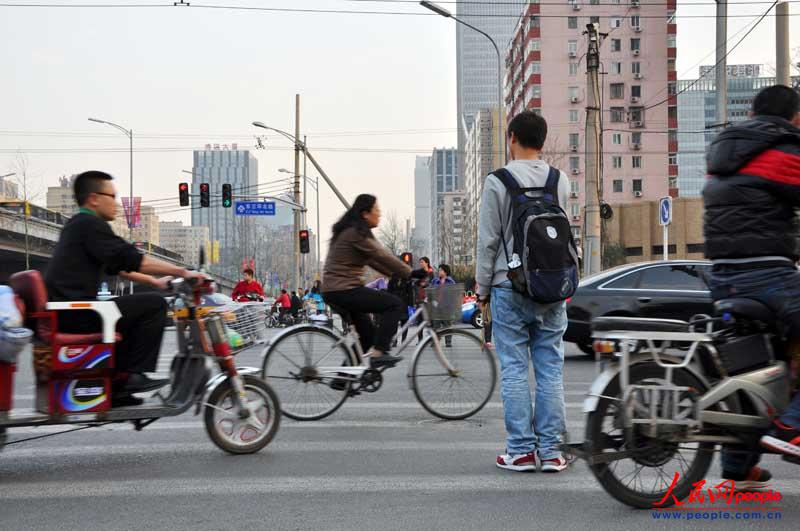 五花八門的中國式過馬路（組圖）