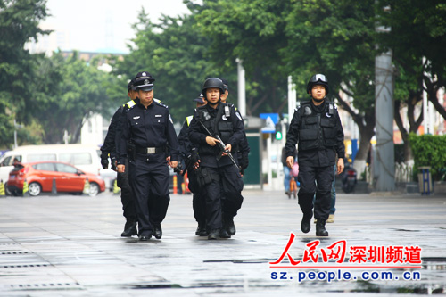 深圳特警學(xué)習(xí)香港沖鋒隊(duì) 25日起上路武裝巡邏