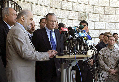 US Defense Secretary Donald Rumsfeld (R) is seen at a joint press conference with Prime Minister-designate Ibrahim Jaafari in Baghdad. Rumsfeld warned Iraq's new Shiite Muslim elite not to purge the fledgling security forces and to beware of corruption.(AFP/Str)