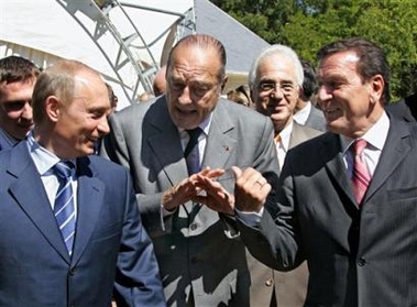 From left, Russian President Vladimir Putin, French President Jacques Chira and German Chancellor Gerhard Schroeder speak during their meeting in Svetlogorsk, some 40 km from Kaliningrad, Russia Sunday, June 3, 2005. 