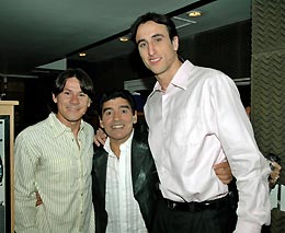 Former Argentine soccer player Diego Maradona (C) poses with his compatriot tennis player Guillermo Coria (L) and basketball player Emanuel Ginobili who plays for the San Antonio Spurs during his weekly show "La noche del 10" (The Night of the 10) in Buenos Aires August 22, 2005. 