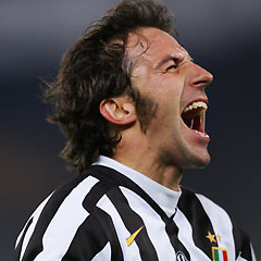 uventus's Alessandro Del Piero celebrates his goal against Club Brugge during their Champions League Group A soccer match at Delle Alpi stadium in Turin, northern Italy November 22, 2005.