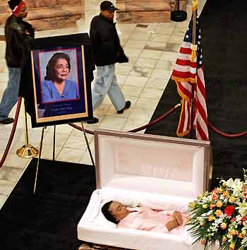 The body of Coretta Scott King lies in honor as mourners pass by in Atlanta February 4, 2006. The wife of civil rights leader Martin Luther King died on January 30, 2006 at the age of 78 and was the first woman and the first black person to lie in honor in Georgia. 