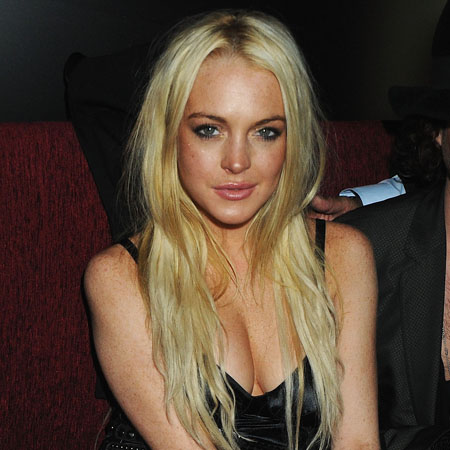 Lindsay Lohan's father supports court