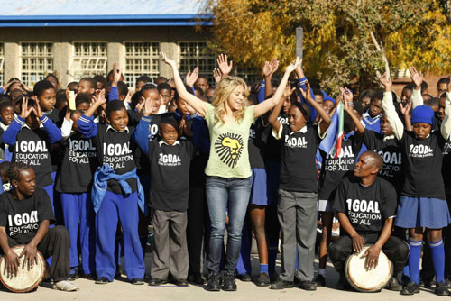 Shakira gives dance lesson in South Africa township