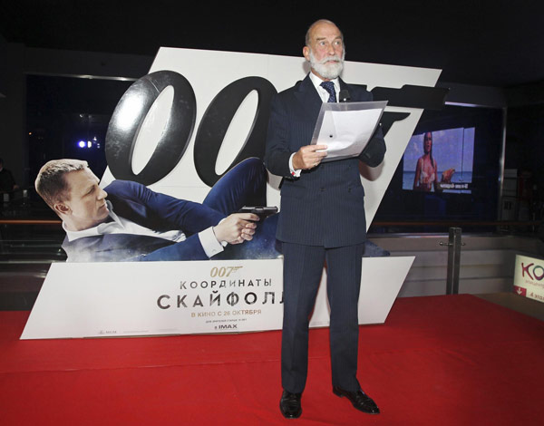 007 film 'Skyfall' premieres in Paris