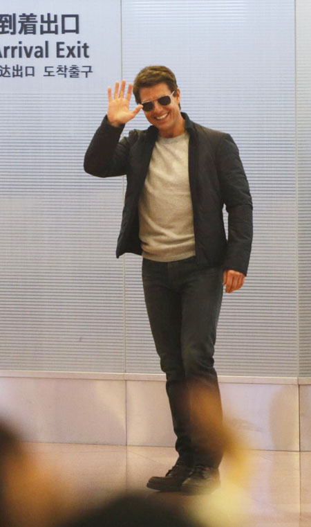 Tom Cruise promotes movie 'Jack Reacher' in Tokyo