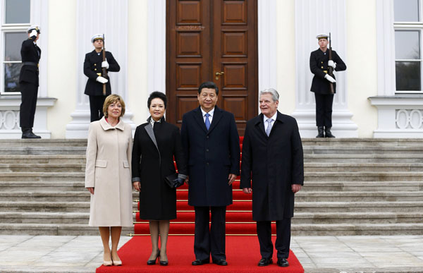 Peng Liyuan visits Europe in style