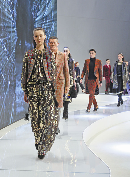 Etro's women no victims of fashion