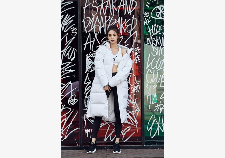 Comfortable chic in cold: White puffer coats