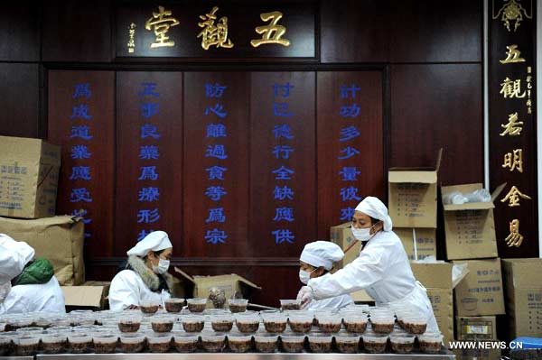 Temple in Hangzhou offers free laba porridge