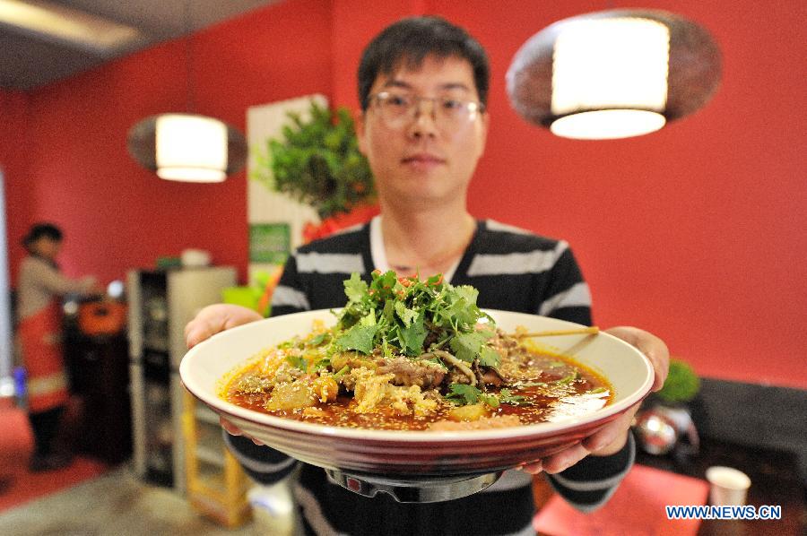 Overseas returnee, small eatery boss