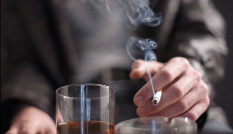 英走私煙泛濫致稅收流失 劣質(zhì)卷煙中含糞便和死蒼蠅