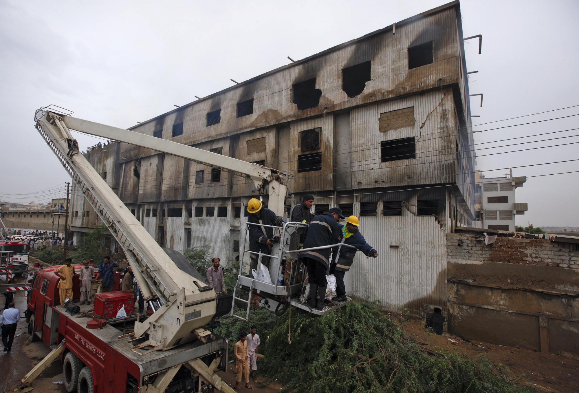 巴基斯坦兩大城市接連發(fā)生大火 260多人死亡官方懷疑系恐怖事件