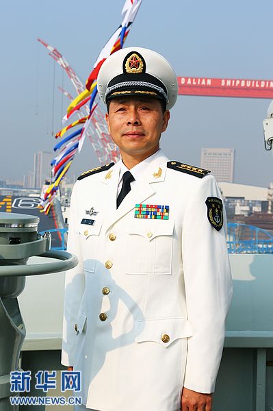 我國(guó)首艘航空母艦正式交付海軍 胡錦濤登艦視察