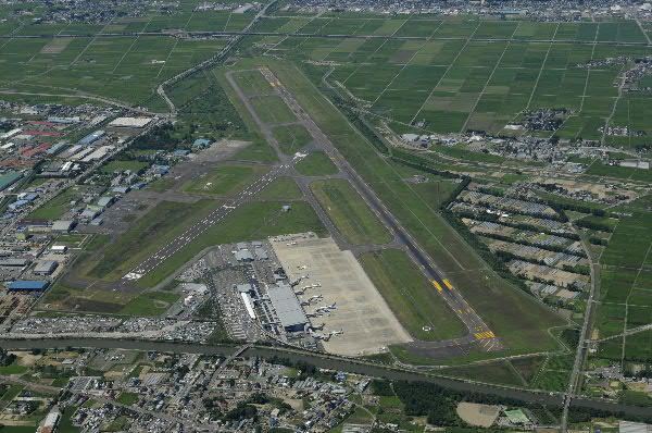 日本仙臺(tái)機(jī)場(chǎng)發(fā)現(xiàn)疑似二戰(zhàn)美軍啞彈 取消一天全部航班