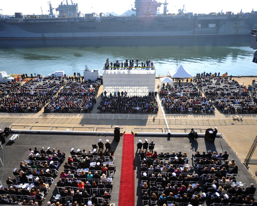 美國海軍世界第一艘核航母企業(yè)號正式退役(圖)