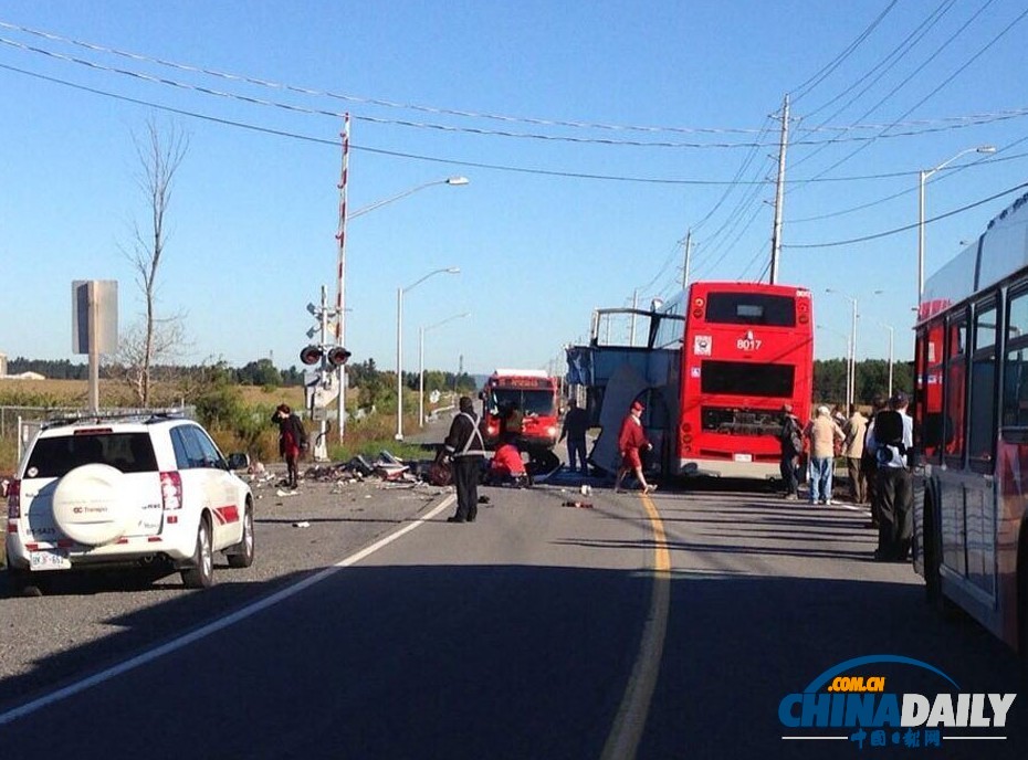 加拿大首都發(fā)生火車與巴士相撞事故 多人死亡