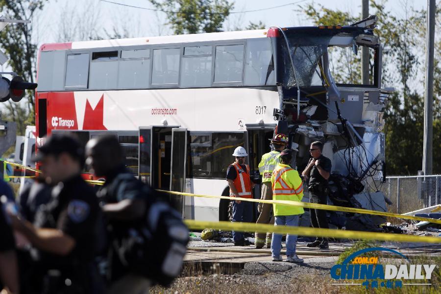 加拿大首都發(fā)生火車(chē)與巴士相撞事故 多人死亡