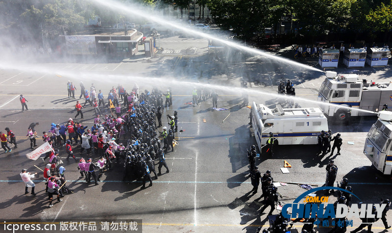 韓國警察機動部隊舉行應對暴力示威演習