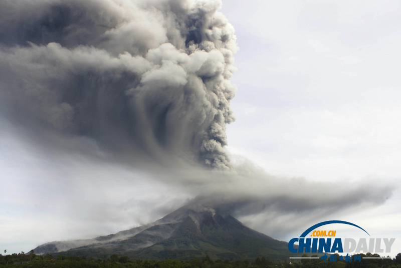 印尼兩火山持續(xù)噴發(fā) 航空受影響