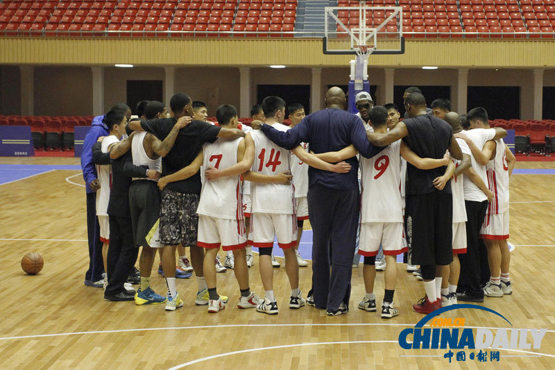 朝鮮用印有金正恩羅德曼頭像伏特加招待前NBA球星