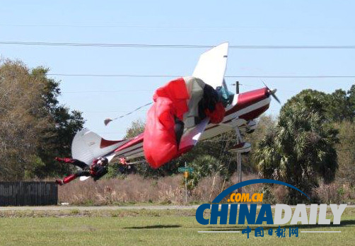 奇跡：跳傘者遭遇事故 迎面撞上飛機(jī)只受輕傷