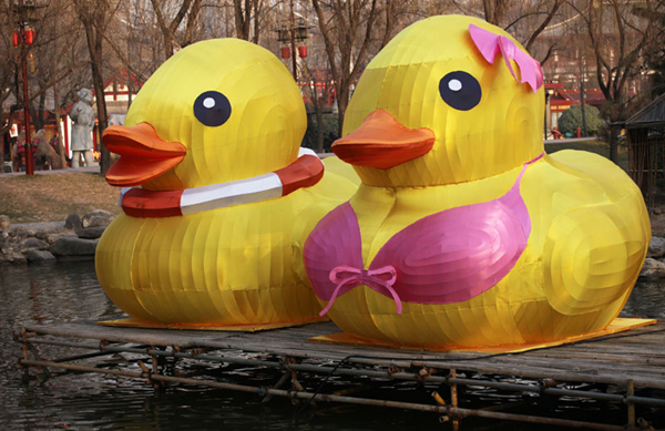 Giant ducks welcome Spring Festival