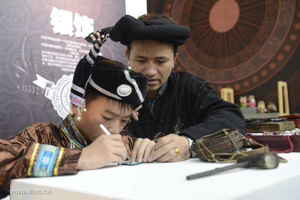 Guizhou National Folk Handicrafts show held in Beijing