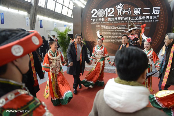 Guizhou National Folk Handicrafts show held in Beijing