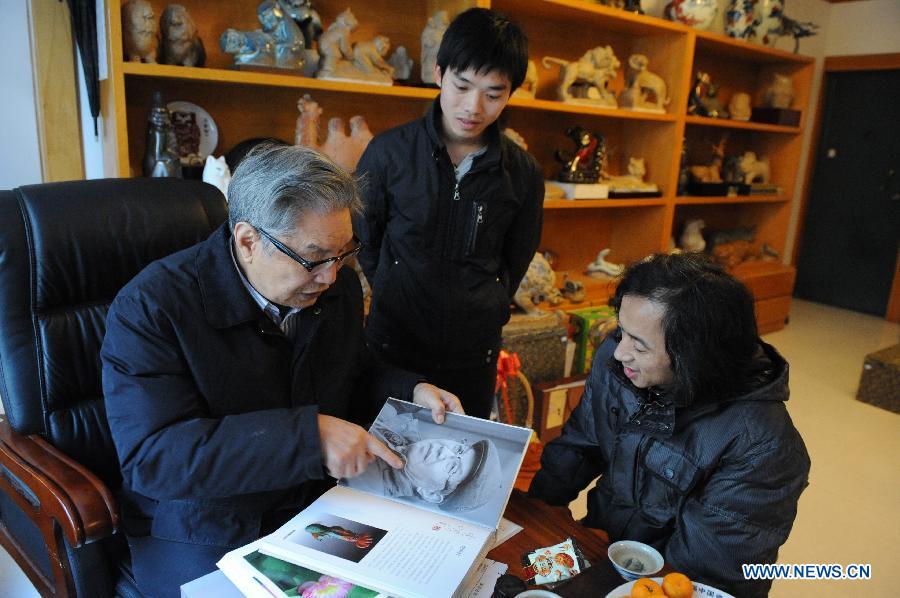 Renowned sculptor's works in Jingdezhen