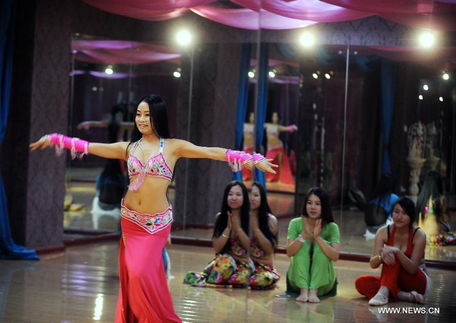 Belly dance becomes popular among Chinese young people