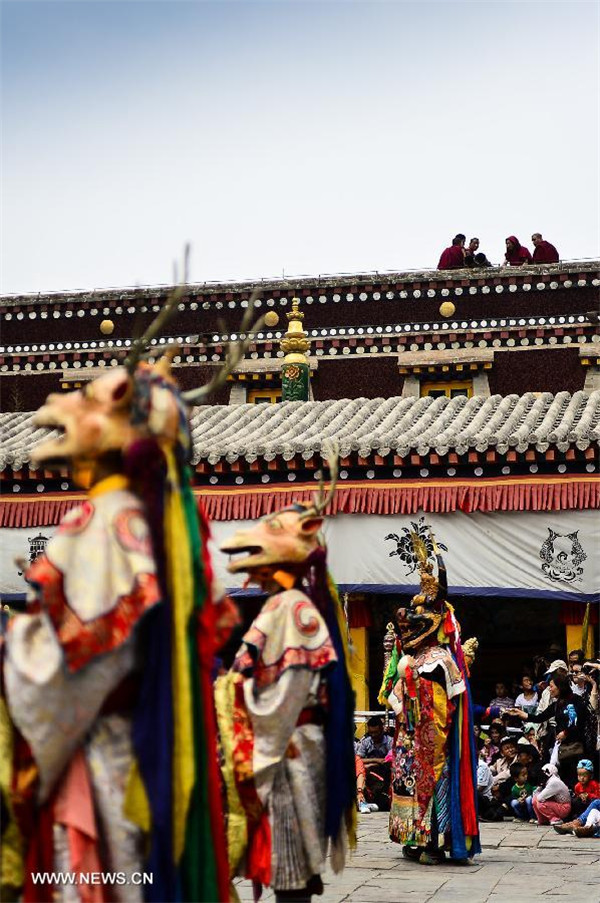 'Tiao Qian' ceremony in China's Qinghai