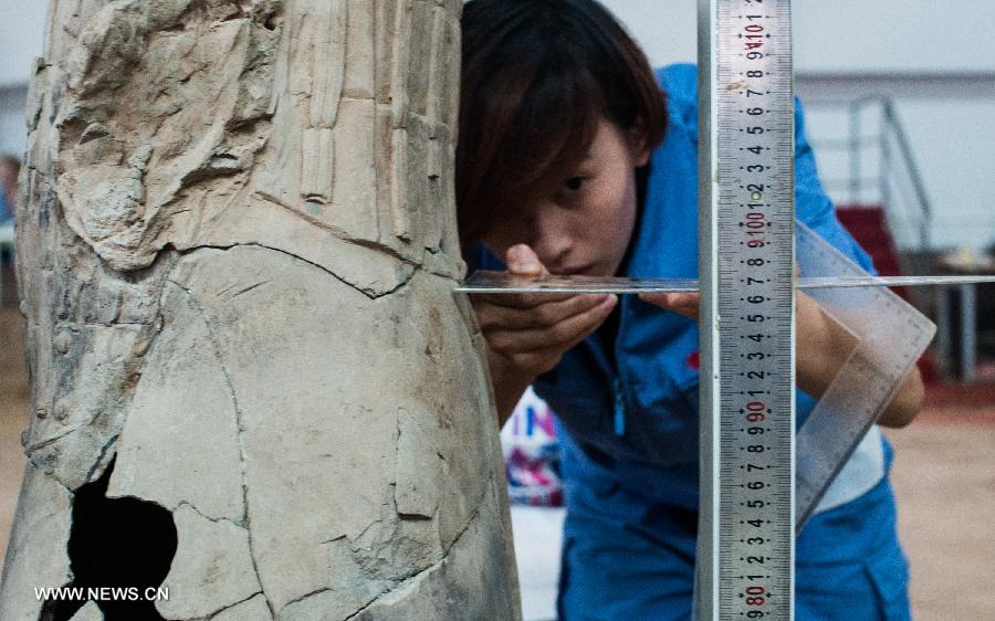 Process of repairing pieces of terracotta warriors