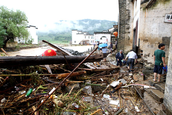 Hunxiu Bridge hit by floods