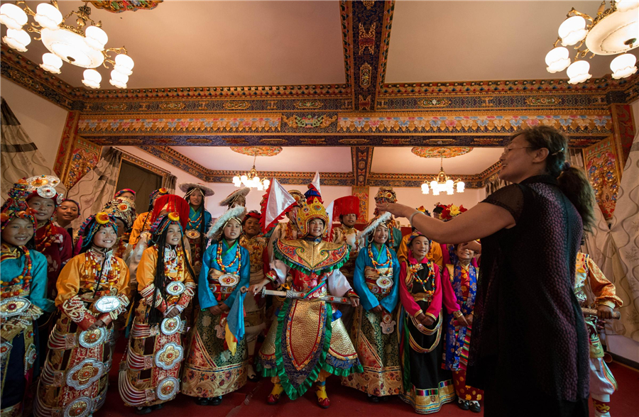 Tibetan folk art Batang Xianzi, a well-preserved tradition